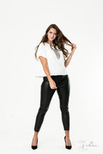 Load image into Gallery viewer, Defiant Zi collection necklace