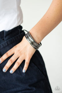 Basic Bauble black bracelet