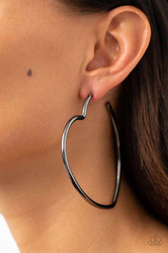 Heartbreaker Hustle black earring