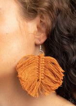 Load image into Gallery viewer, Macrame Mamba - Brown earring
