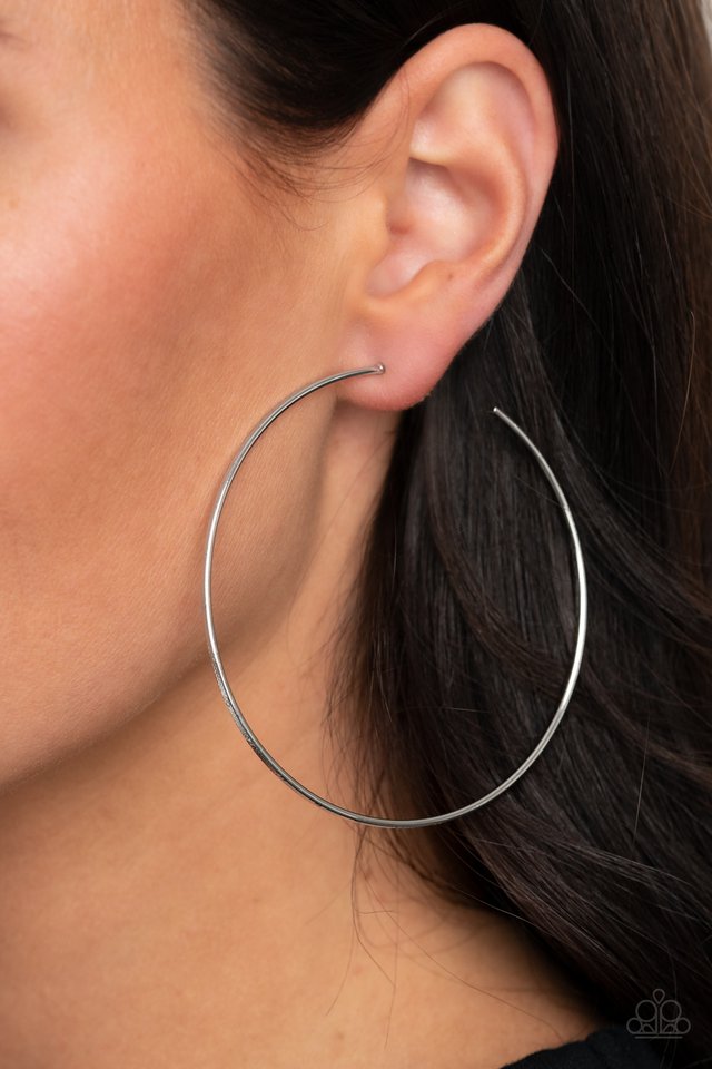 Very Curvaceous silver earring
