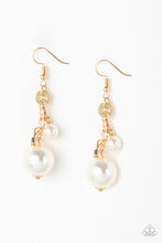 Load image into Gallery viewer, Timelessly Traditional - Gold Earring

