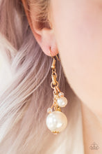 Load image into Gallery viewer, Timelessly Traditional - Gold Earring
