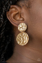 Load image into Gallery viewer, Relic Ripple Gold Clip On Earring
