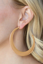 Load image into Gallery viewer, Moon Beam - Gold earring
