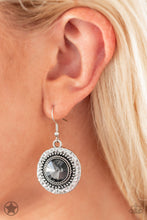 Load image into Gallery viewer, Global Glamour blockbuster necklace
