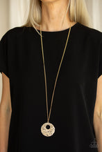 Load image into Gallery viewer, Pearl Panache - Gold necklace
