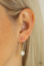 Load image into Gallery viewer, Pearl Panache - Gold necklace
