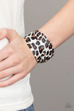 Load image into Gallery viewer, Hey GRRirl - White urban Bracelet
