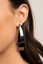 Load image into Gallery viewer, Underestimated Edge - Black earring
