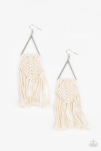 Load image into Gallery viewer, Macrame Jungle - White earring
