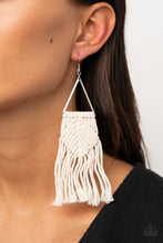 Load image into Gallery viewer, Macrame Jungle - White earring

