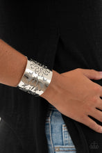 Load image into Gallery viewer, Get Your Bloom On - Silver bracelet
