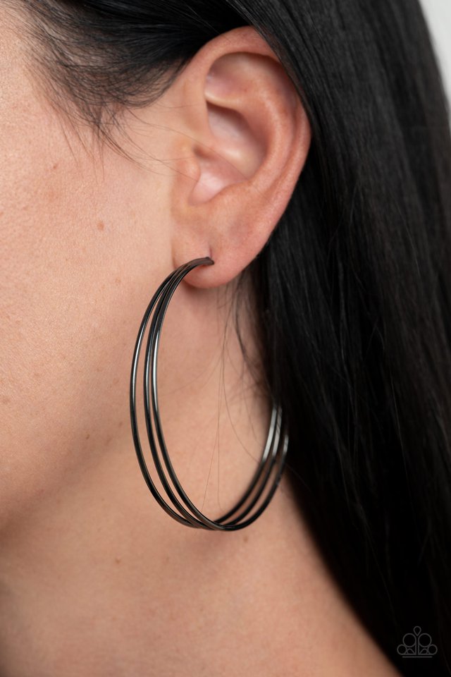 Rimmed Radiance Black Earring