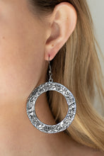 Load image into Gallery viewer, PRIMAL Meridian - Black earring
