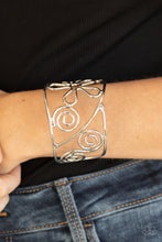 Load image into Gallery viewer, Groovy Sensations - Silver bracelet
