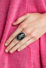 Load image into Gallery viewer, Glittery With Envy - Black ring
