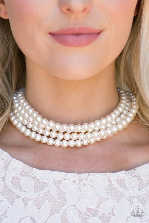 Vintage Romance white necklace