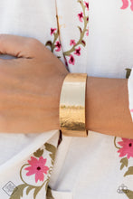 Load image into Gallery viewer, Coolly Curved - Gold bracelet
