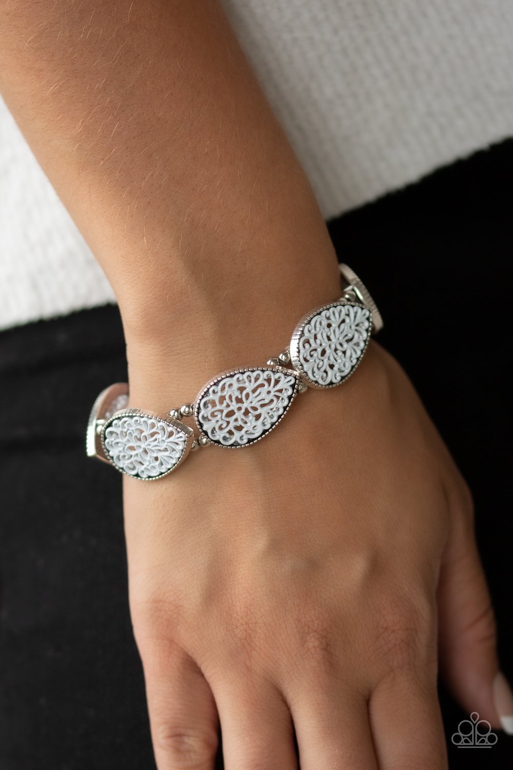 Heirloom Hunter White Bracelet
