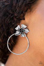 Load image into Gallery viewer, Buttercup Bliss - Silver earring
