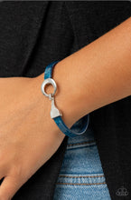 Load image into Gallery viewer, HAUTE Button Topic - Blue braclet
