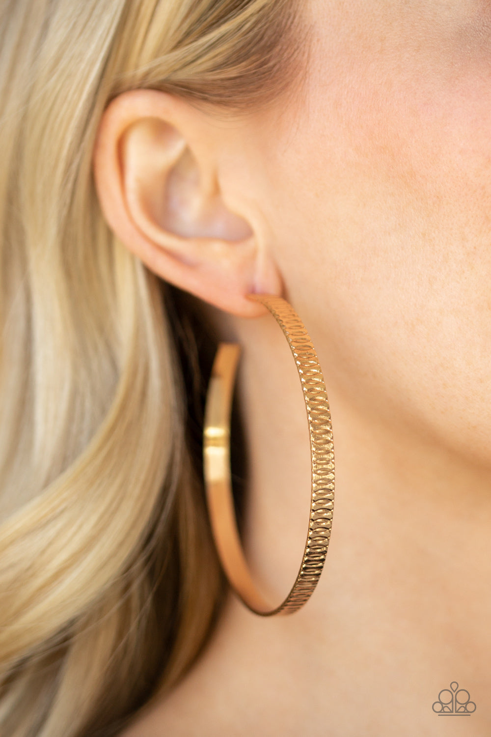Retro Rebellion Gold earring