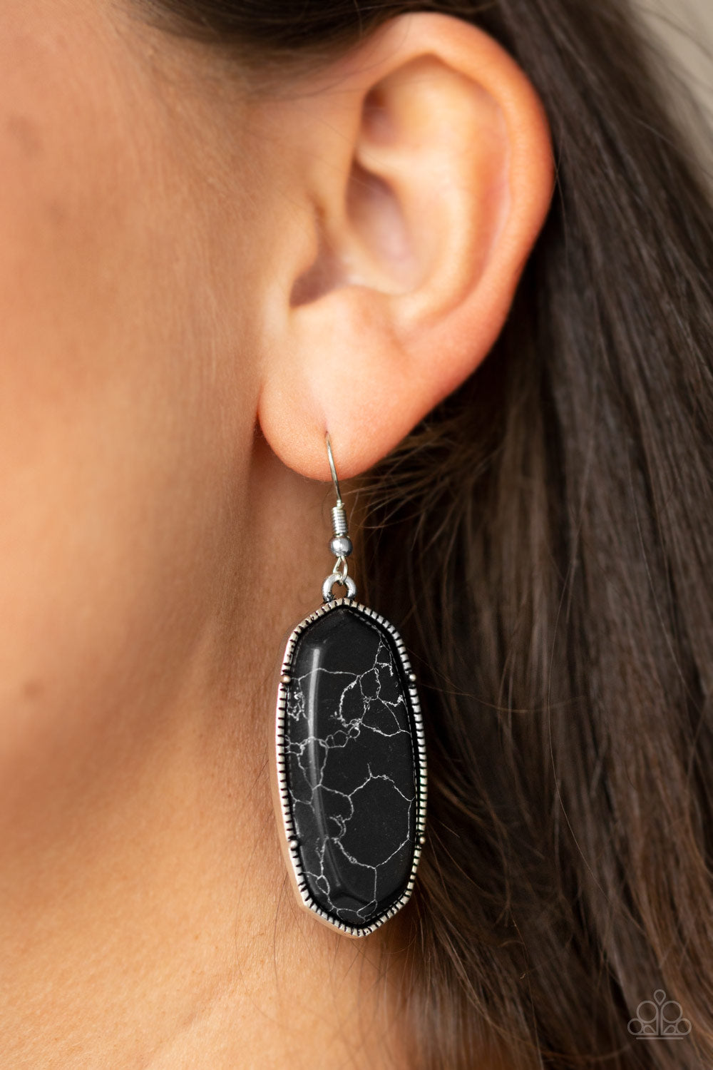 Stone Quest Black earring