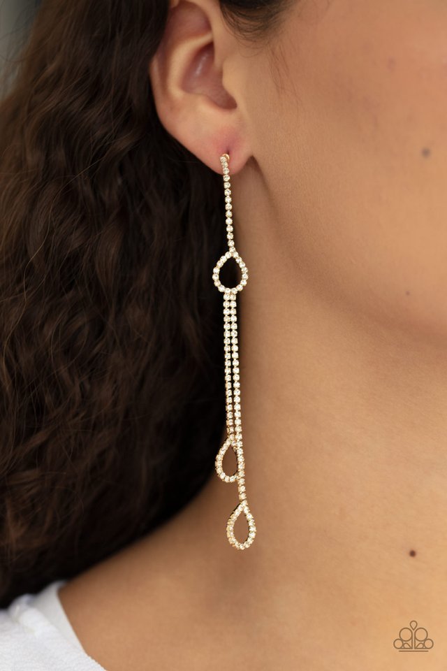Chance of Reign gold earring