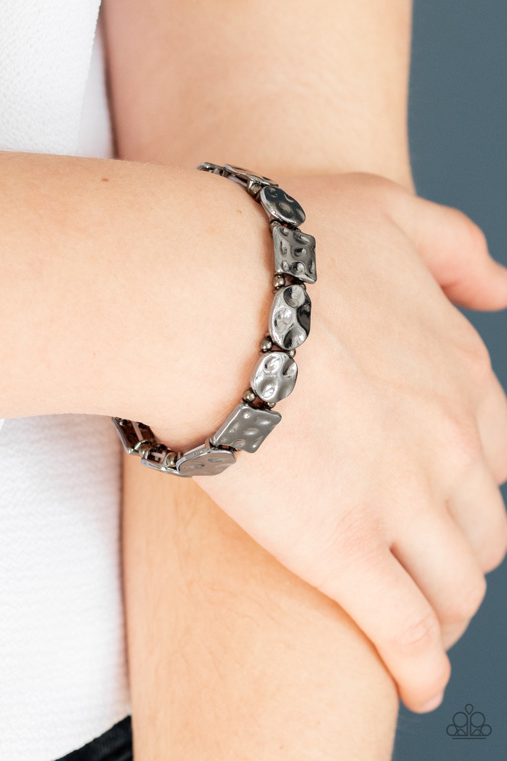Hammered Harmony Black Bracelet