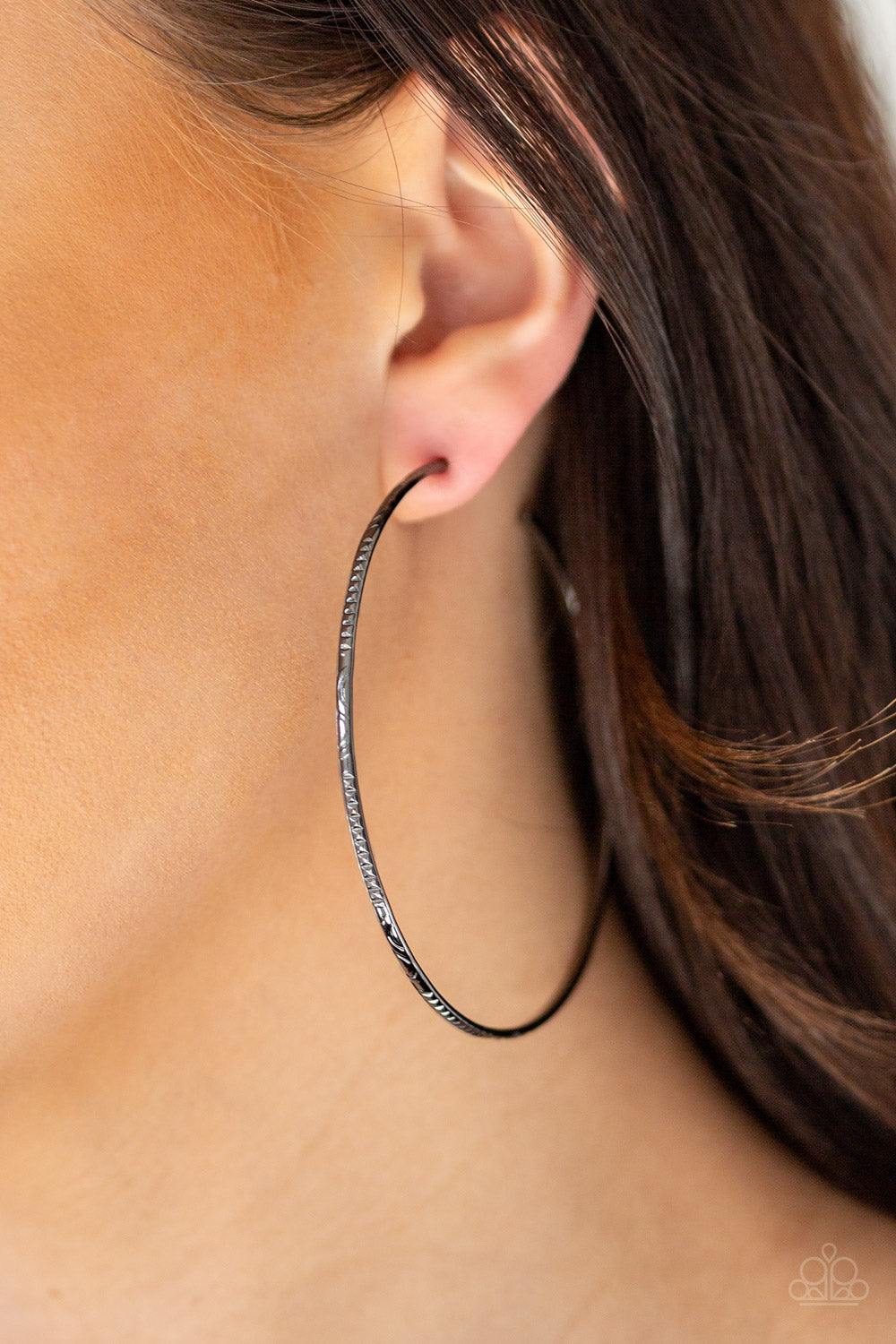 Sleek Fleek black earring