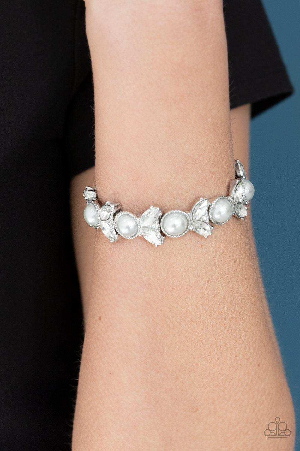 Opulent Oasis white bracelet